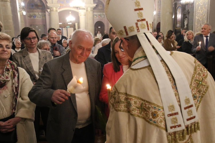 Płock. Wigilia Paschalna w katedrze
