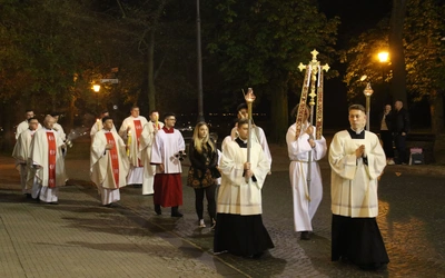 Płock. Wigilia Paschalna w katedrze