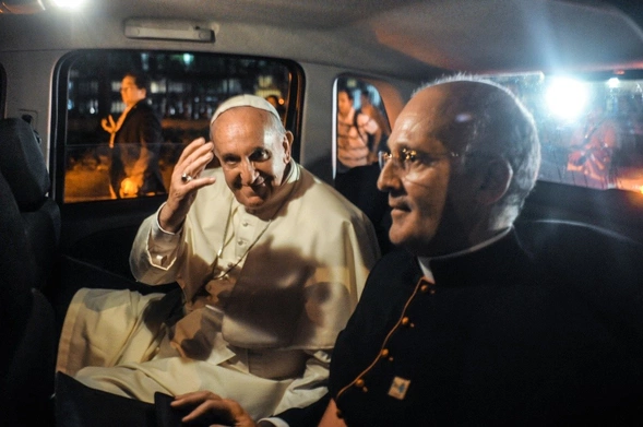 Fotoreporterzy „Gościa” byli świadkami radości Franciszka m. in. na Światowych Dniach Młodzieży w Krakowie i Rio de Janeiro. Na zdjęciu z Rio papież pozdrawia – stojącego za obiektywem – Jakuba Szymczuka 