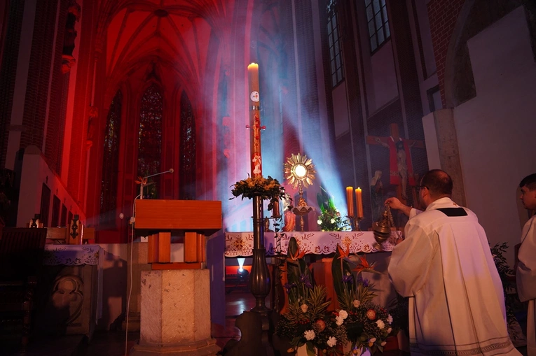 Uwielbienie Wielkanocne w kościele pw. NMP na Piasku we Wrocławiu 