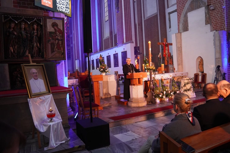 Uwielbienie Wielkanocne w kościele pw. NMP na Piasku we Wrocławiu 