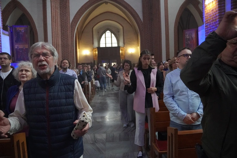 Uwielbienie Wielkanocne w kościele pw. NMP na Piasku we Wrocławiu 