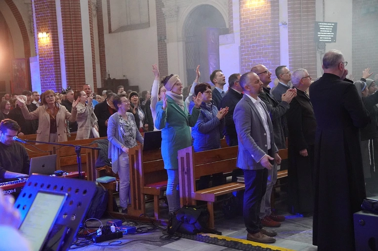 Uwielbienie Wielkanocne w kościele pw. NMP na Piasku we Wrocławiu 