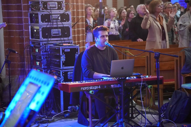 Uwielbienie Wielkanocne w kościele pw. NMP na Piasku we Wrocławiu 