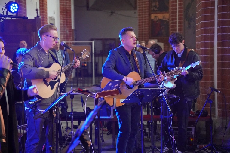 Uwielbienie Wielkanocne w kościele pw. NMP na Piasku we Wrocławiu 