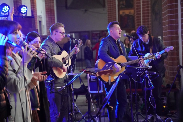 Uwielbienie Wielkanocne w kościele pw. NMP na Piasku we Wrocławiu 