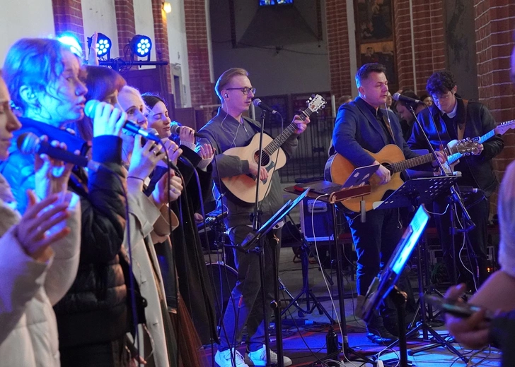 Uwielbienie Wielkanocne w kościele pw. NMP na Piasku we Wrocławiu 