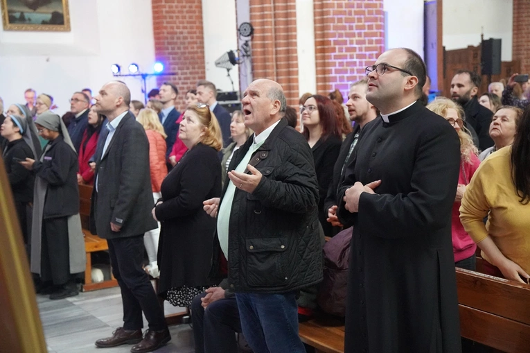 Uwielbienie Wielkanocne w kościele pw. NMP na Piasku we Wrocławiu 