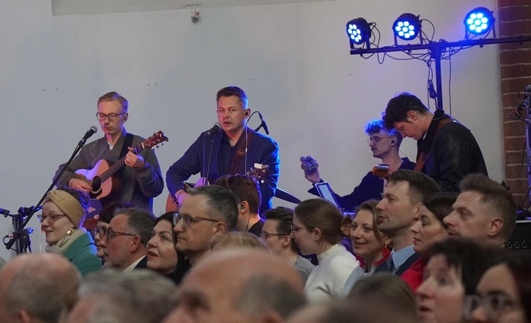 Uwielbienie Wielkanocne w kościele pw. NMP na Piasku we Wrocławiu 