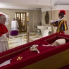 Ciało papieża Franciszka w kaplicy Domu św. Marty
