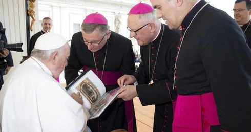 Skrzatuskie korony pobłogosławił papież Franciszek