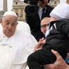 Ostatnie godziny Papieża Franciszka: gest ręki i podziękowanie za przejazd papamobile