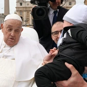 Ostatnie godziny Papieża Franciszka: gest ręki i podziękowanie za przejazd papamobile