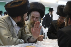 Nowy Sącz: Chasydzi pielgrzymują do grobu cadyka