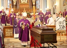 Obrzęd ostatniego pożegnania.