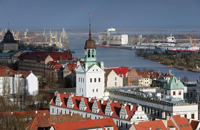 Szczecin to według Piotra Semki miasto kształtujące się w oderwaniu od reszty kraju. 