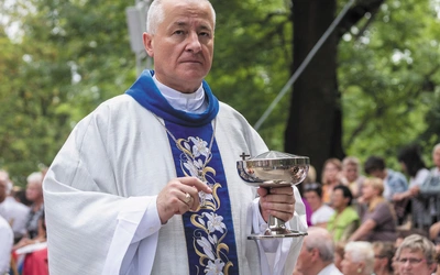 Ósmy dzień tygodnia. Rozmowa z bp. Arturem Ważnym
