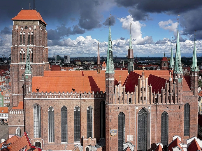 Bazylika Mariacka, największa świątynia archidiecezji, otwiera jeden z pielgrzymkowych traktów.