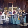 Aktorzy i chórzyści z Bulowic po swoim tegorocznym spektaklu.