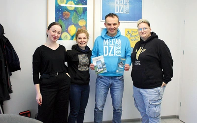 Tworzący organizację (od lewej): Alicja Orszulak, Kateryna Bondarenko, ks. Adam Koppel i Dominika Macha. 