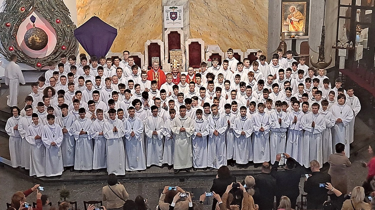 Nowi posługujący w bielskim kościele NSPJ.