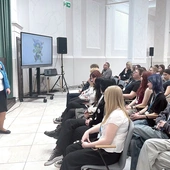 Aneta Tombarkiewicz- -Olszewska, prezes Śląskiego Stowarzyszenia Mediatorów Rodzinnych, podczas warsztatów w spinPLACE w Katowicach.