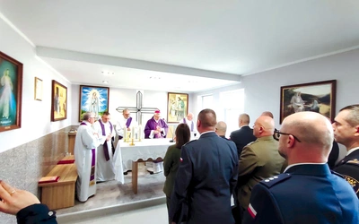 Odwiedzając skazanych,  pasterz diecezji posługuje tym, którzy szukają Boga. 