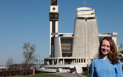 – Łagiewniki są  dla mnie niczym Jerozolima: Miłosierny tutaj  się przechadza, czeka na nas i uzdrawia – mówi Renata. 