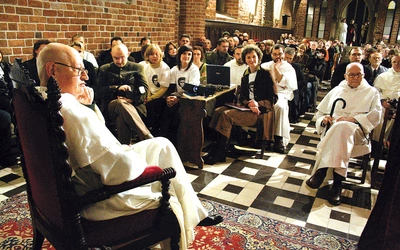 Gdy w 2007 r.  o. Kłoczowskiego honorowano z okazji jego 70. urodzin, w kapitularzu klasztoru dominikanów przy ulicy Stolarskiej byli obecni nie tylko jego konfratrzy z o. Joachimem Badenim, jego mentorem i współpracownikiem (w pierwszym rzędzie po prawej, z laską), lecz także jego wychowankowie z „Beczki”. 