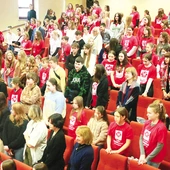 Siłą katolickiej organizacji są wolontariusze, którzy angażują się w różne dzieła.