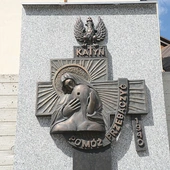 Fragment pomnika, który został wzniesiony w 2021 r. przy opolskim kościele bł. Czesława. 