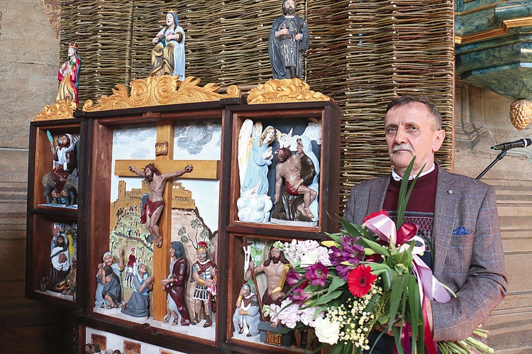 Jacek Pożyczka dziękuje wszystkim, którzy wspierali go duchowo w czasie tworzenia pracy.