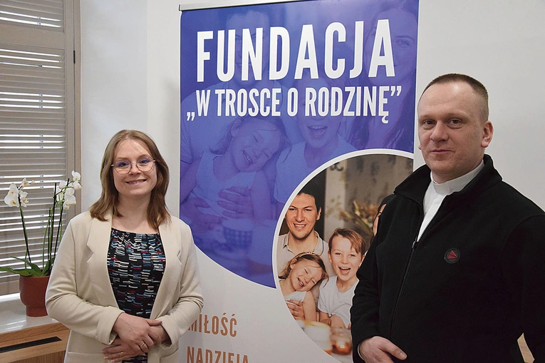 Siedziba organizacji mieści się w budynku kurii.