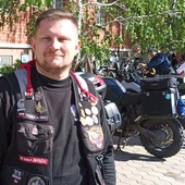 Tomasz  Rutkowski wyruszy w trasę śladami armii gen. Andersa  po raz drugi. Każdy ma przy motorze biało-czerwoną flagę. 
