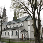 Kościół w Mędrzechowie jest pierwszym w diecezji,  a może nawet w Polsce, który wybudowano  pod wezwaniem NMP Królowej Polski.