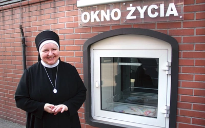 S. Ewa Jędrzejak mówi, że kiedyś pojawiło się  już u nich za duże dziecko. Była to półtoraroczna dziewczynka.