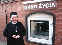 S. Ewa Jędrzejak mówi, że kiedyś pojawiło się  już u nich za duże dziecko. Była to półtoraroczna dziewczynka.