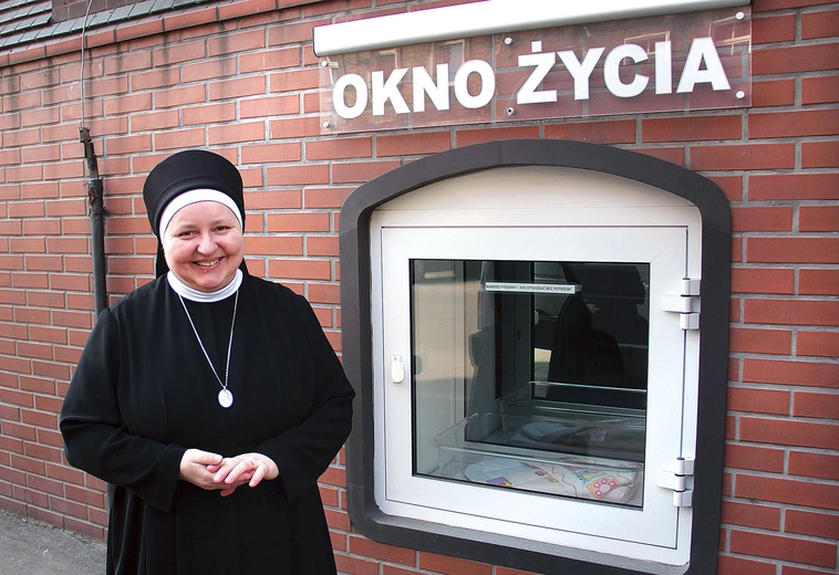 S. Ewa Jędrzejak mówi, że kiedyś pojawiło się  już u nich za duże dziecko. Była to półtoraroczna dziewczynka.