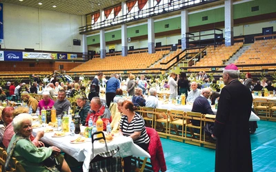 Spotkanie było okazją do wspólnej modlitwy i złożenia  sobie życzeń. 