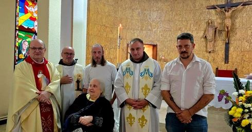 Podhale-Buenos Aires. Góralscy kapłani modlą się za Franciszka z jego siostrą