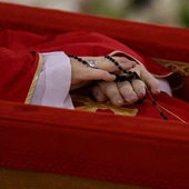 Sobota - dzień pogrzebu papieża - dniem żałoby narodowej w Polsce