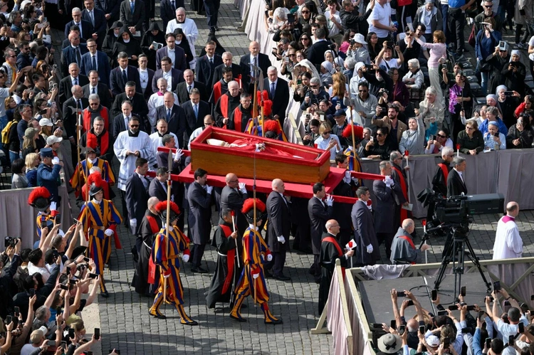 Ceremonia przeniesienie ciała Papieża Franciszka do Bazyliki Watykańskiej