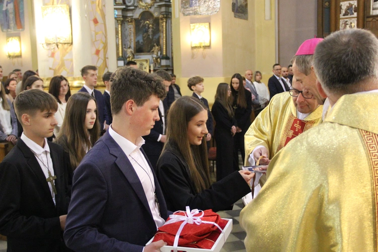 Bierzmowanie w Porąbce Uszewskiej 2025