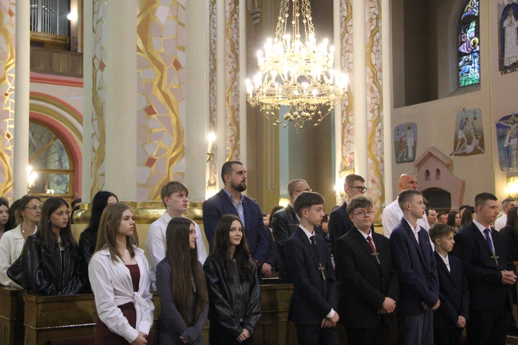 Bierzmowanie w Porąbce Uszewskiej 2025