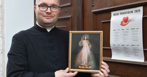 Dwa tysiące obrazów Jezusa Miłosiernego trafii do uczestników misji parafialnych w Kożuchowie