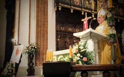 Msza św. za Franciszka w archikatedrze warszawskiej