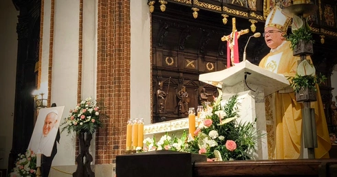 Msza św. za Franciszka w archikatedrze warszawskiej