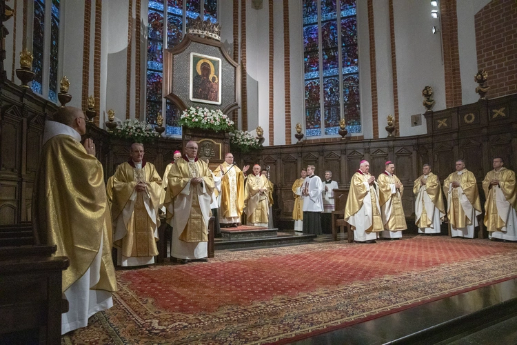 Msza św. za Franciszka w archikatedrze warszawskiej