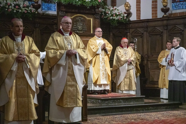 Msza św. za Franciszka w archikatedrze warszawskiej