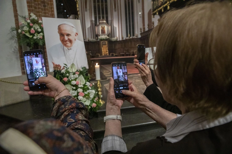 Warszawiacy modlili się za Franciszka